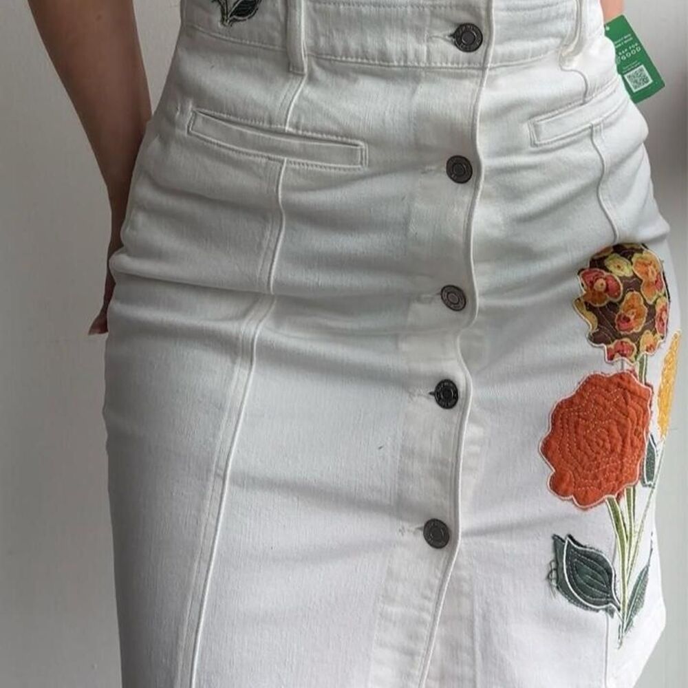 NWT 100% cotton upcycled floral embroidered white button up denim dress size 4 - Picture 4 of 8